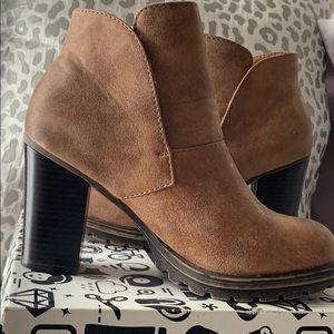 COPY - Fall booties , size 8, Rustic camel leather .